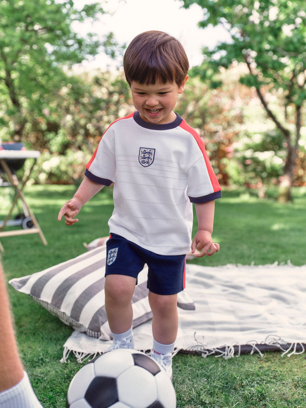 Dsiney Kidz - White England Football Shirt and Short Set (3mths-3yrs) image 2