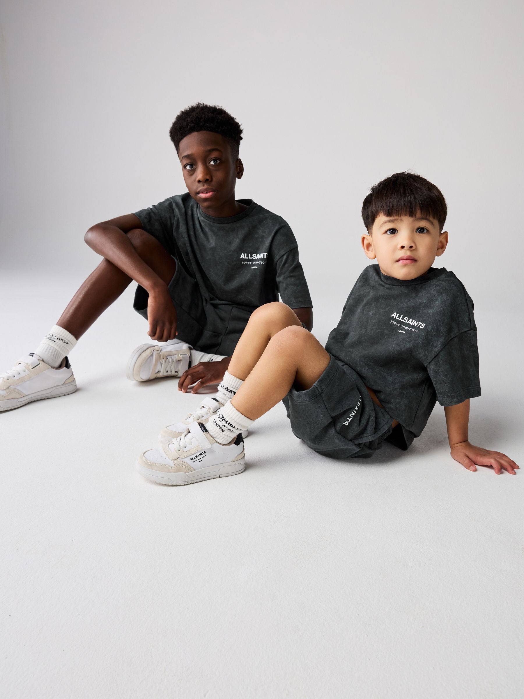 Dsiney Kidz - smALLSAINTS Washed Charcoal Grey Underground T-Shirt and Sweat Shorts Set image 5