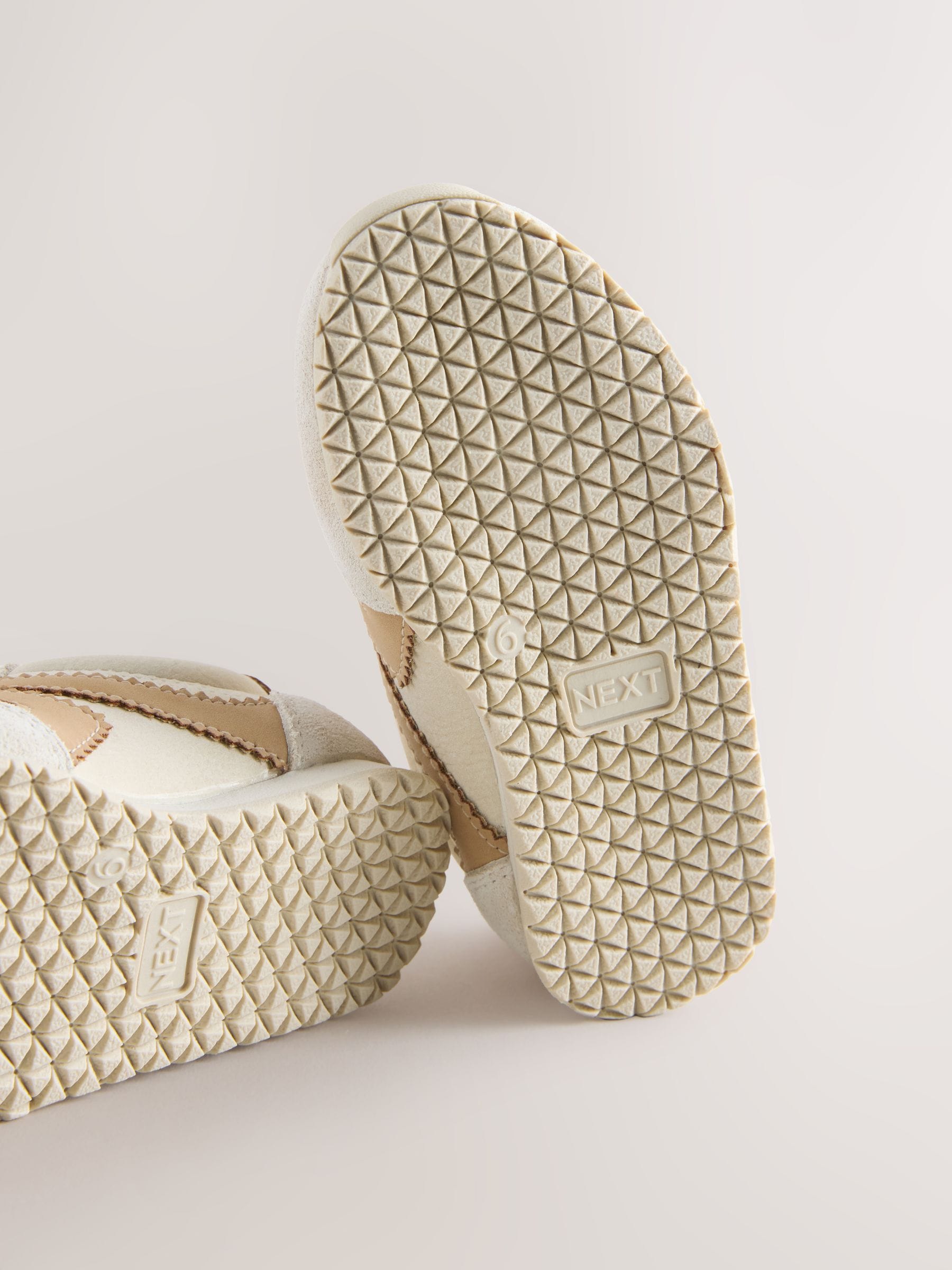 Neutral Standard Fit (F) Elastic Lace Trainers image 7
