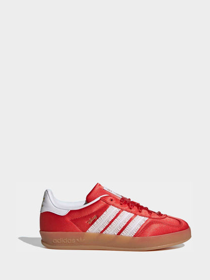 Dsiney Kidz - adidas Originals Red/White Disney Gazelle Indoor Junior Trainers image 1