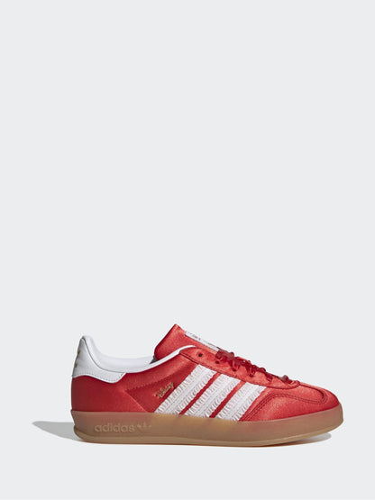Dsiney Kidz - adidas Originals Red/White Disney Gazelle Indoor Junior Trainers image 3