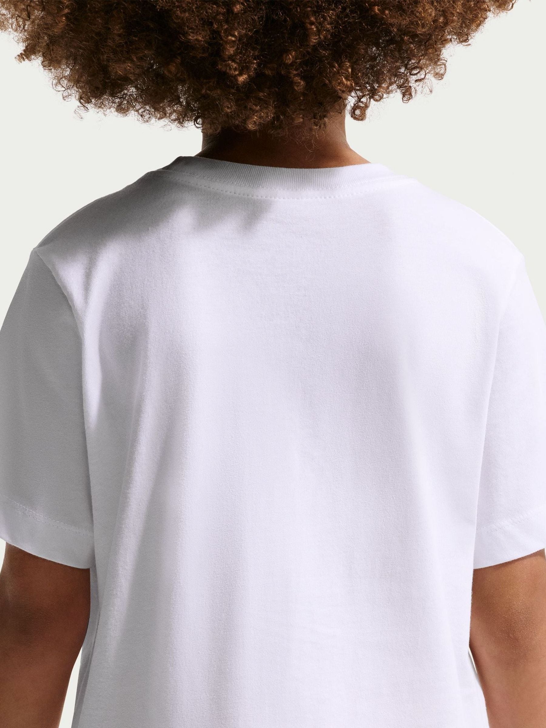 Dsiney Kidz - Nike White Youth FC Barcelona Crest T-Shirt image 4