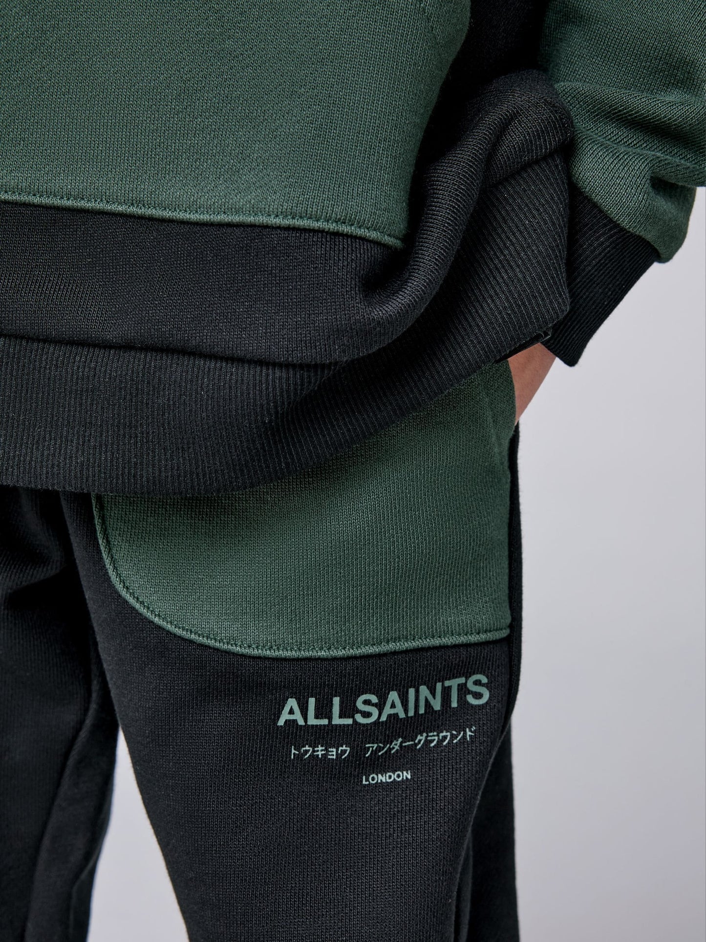 Dsiney Kidz - smALLSAINTS Black/Green Underground Oversized Younger Sweatshirt and Joggers Set image 5