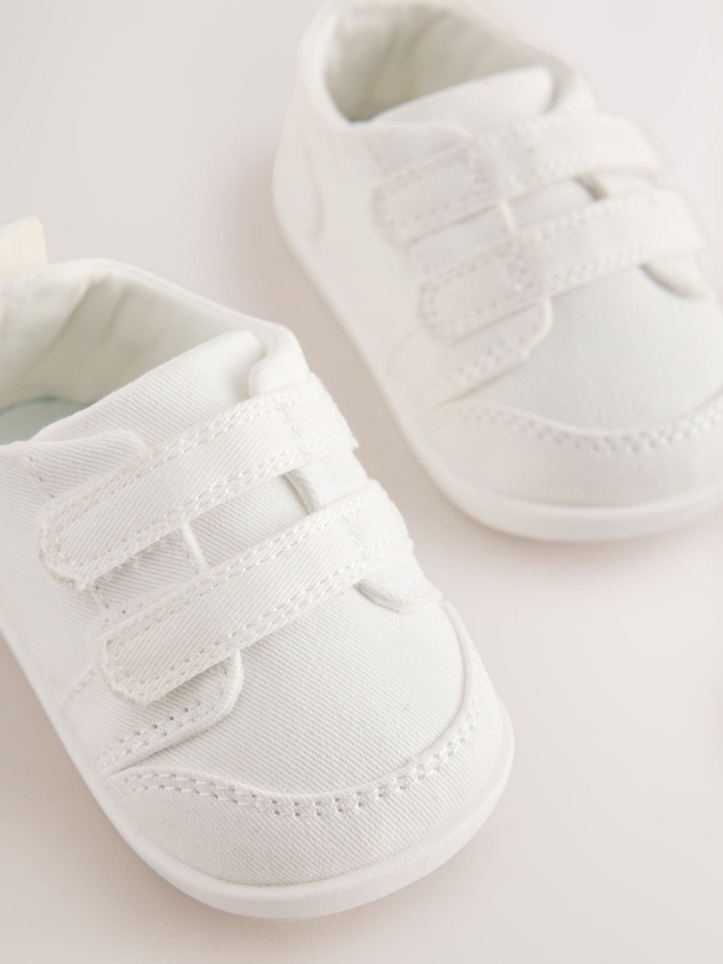 White Touch Fastening Baby Crawler Trainers (0-2mths) image 4