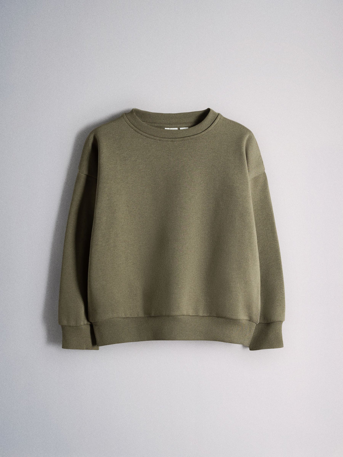 The Set 6 Peice Outfit Sweaters and T-Shirts Black/Green - image 4