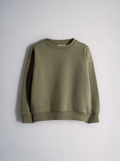 The Set 6 Peice Outfit Sweaters and T-Shirts Black/Green - image 4