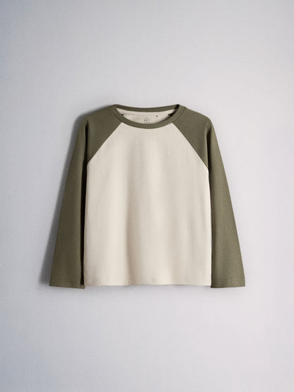 The Set 6 Peice Outfit Sweaters and T-Shirts Black/Green - image 6
