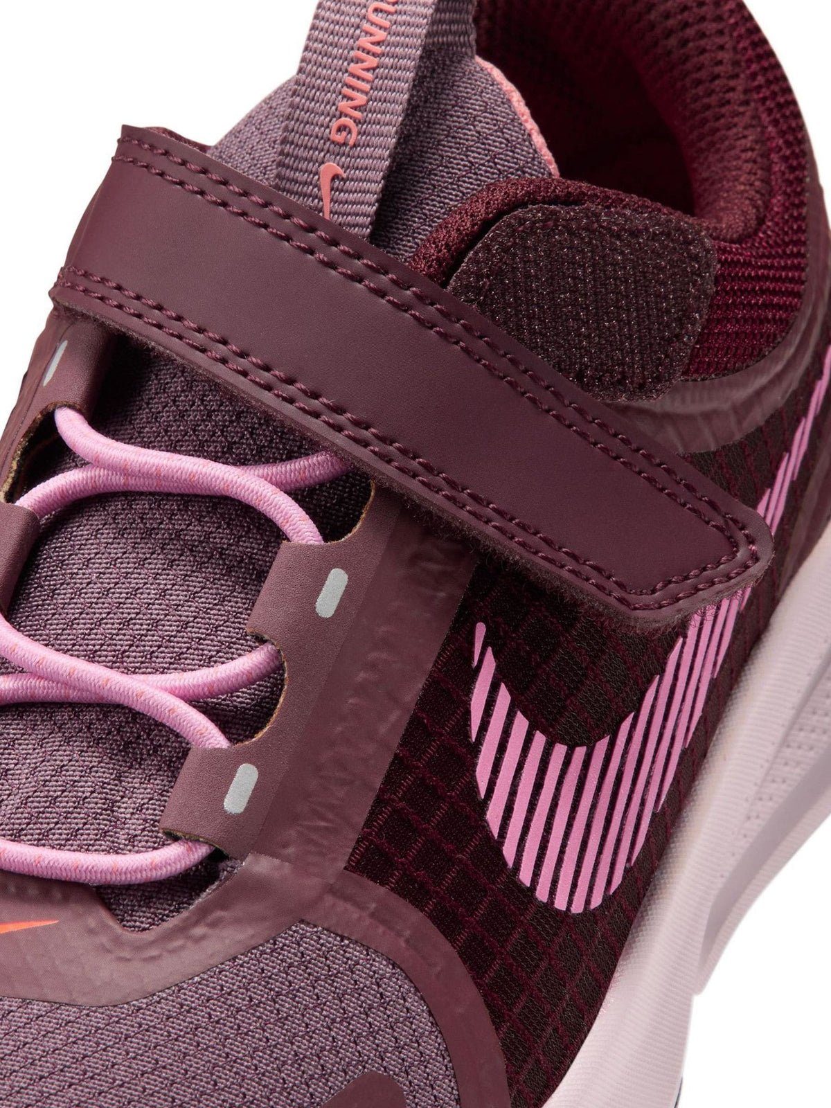 Dsiney Kidz - Nike Red Junior Star Runner Utility Trainers image 10