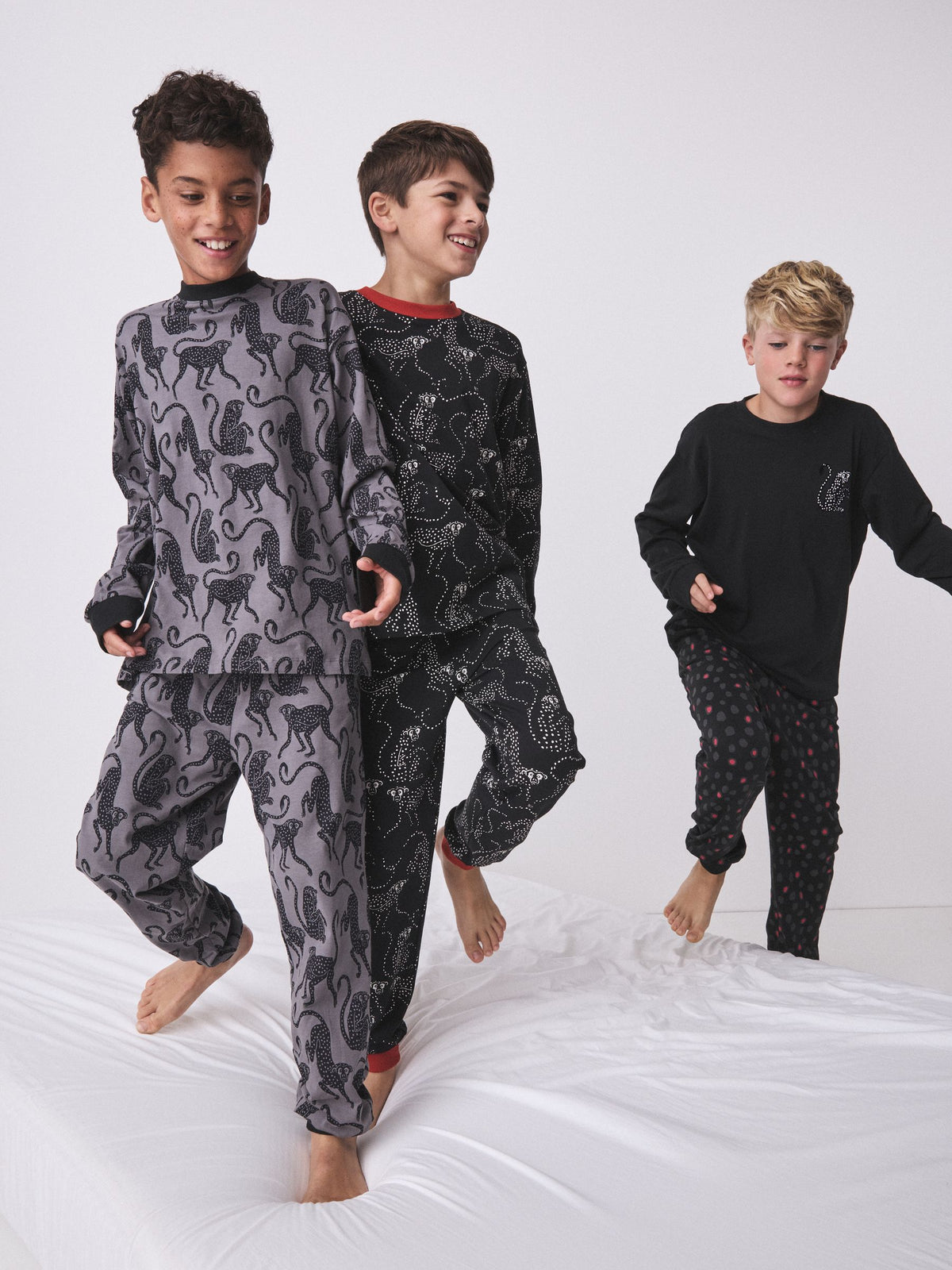 Desmond & Dempsey Kids Long Sleeve Black/Red Pyjamas Set 3 Pack - image 4