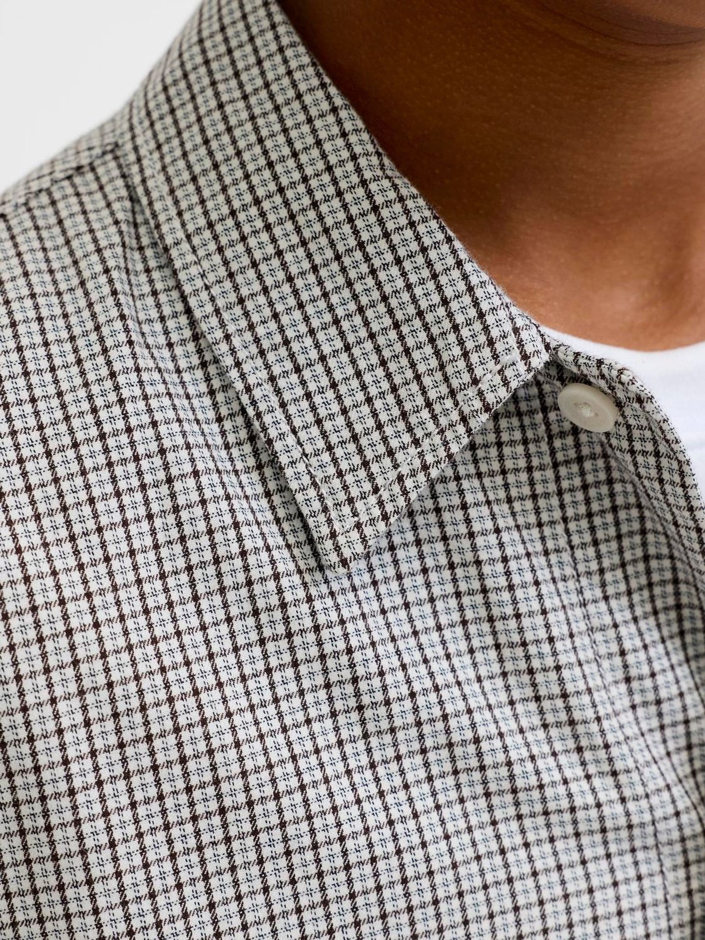 Dsiney Kidz - JACK & JONES Junior Grey Mini Checked Short Sleeved Shirt with Back Embroidery image 5