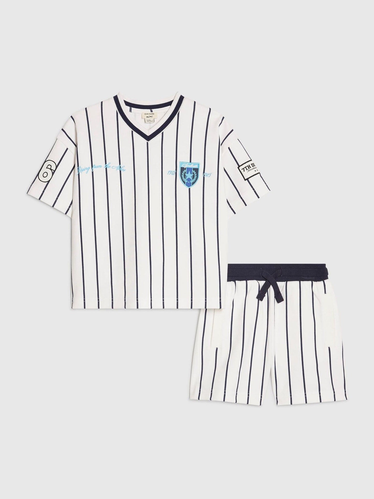 Dsiney Kidz - River Island White Oversized Baseball Stripe T-Shirt & Shorts Set image 2